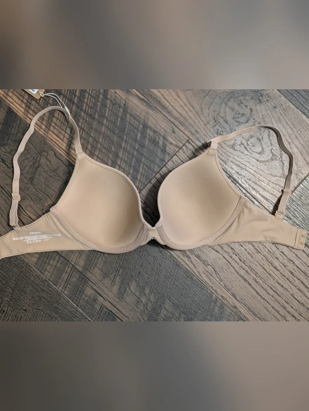 SKIMS Fits Everybody T-Shirt Bra Clay Beige Nude Underwire Padded 30D NWT $54 - Picture 4 of 6